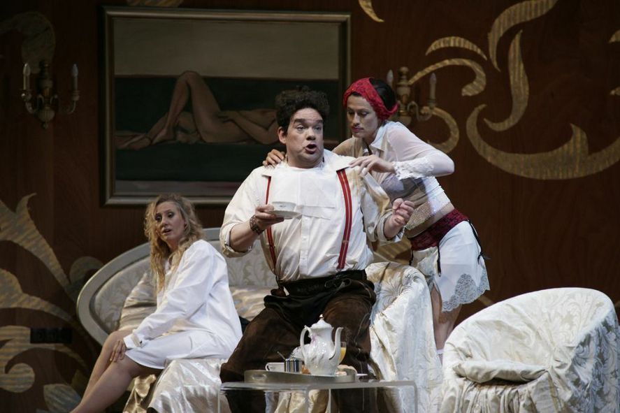 MiR / Rosenkavalier - Marschallin P. Schmidt, Ochs M. Tews, Octavian N. Stefanoff © Karl Forster