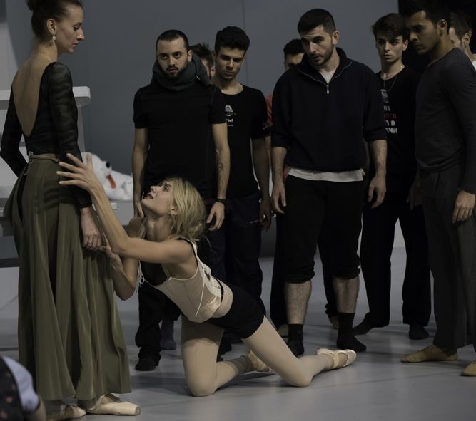 Theater und Philharmonie Thüringen / Das Thüringer Staatsballett tanzt Giselle im Theater Erfurt - Daria Suzi (Giselle) Alina Dogodina (Mutter) Herren des Thüringer Staatsballettss ©Viktor Koldamov