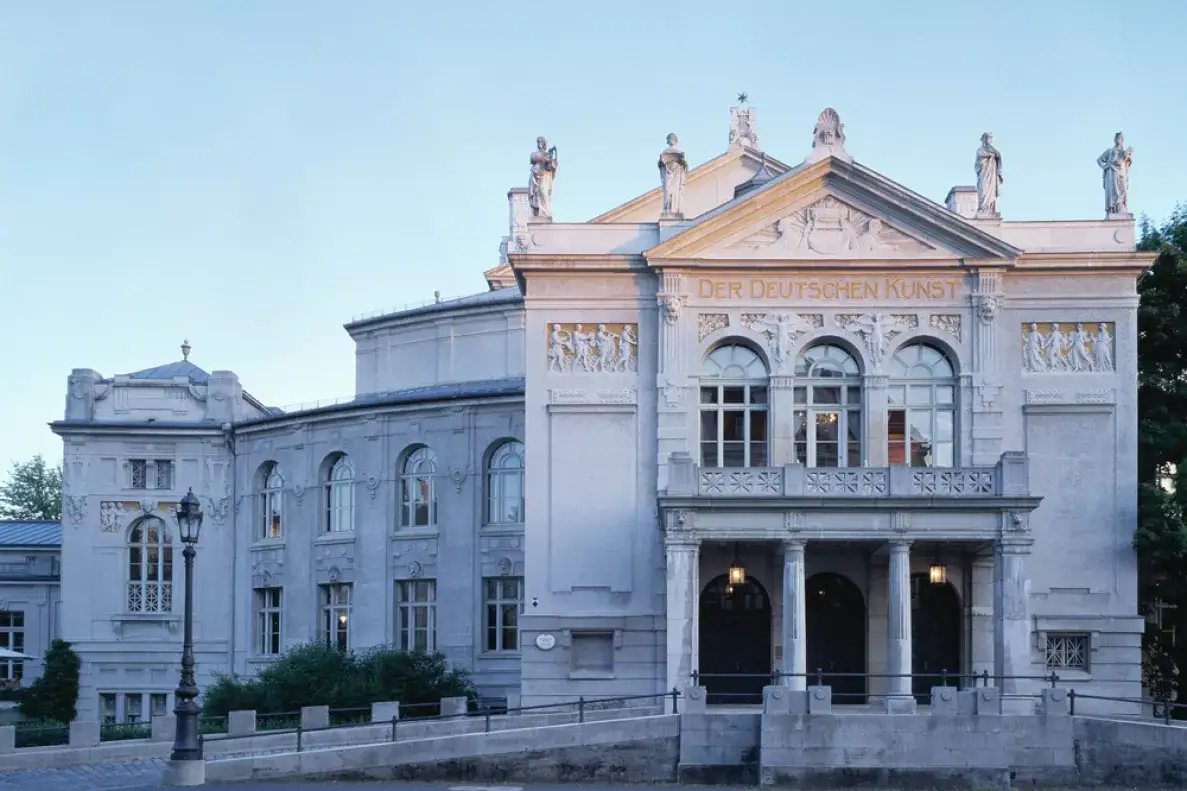 KOMISCHE OPER BERLIN - Opernhaus des Jahres 2024