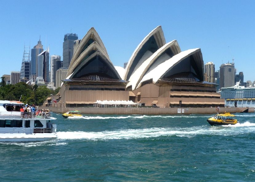 Sydney, Opera House,  La Traviata on Sydney Harbour, 27.03. - 26.04.2020
