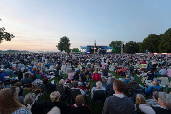 Düsseldorf / "Oper für Alle" der Rheinoper am 2.9.2023 am Rheinufer © Lucas Hirtz