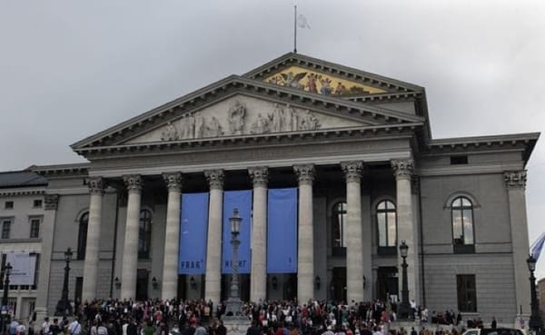 München, Staatsoper, DIE LIEBE DER DANAE - Essay -  Hintergründe der Inszenierung