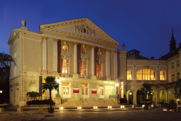 Baden bei Wien, Stadttheater Baden, Das Land des Lächelns von Franz Lehár, IOCO Kritik, 06.11.2010