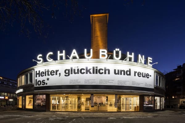 Berlin, Schaubühne, EUROTRASH - Christian Kracht, IOCO Kritik, 01.12.2022