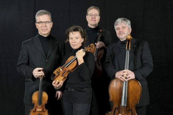 Dresdner Streichquartett hier Thomas Meining (1. Violine); Barbara Meining (2. Violine); Andreas Schreiber (Viola), Tom Höhnerbach (Violoncello) © Grossemusiker