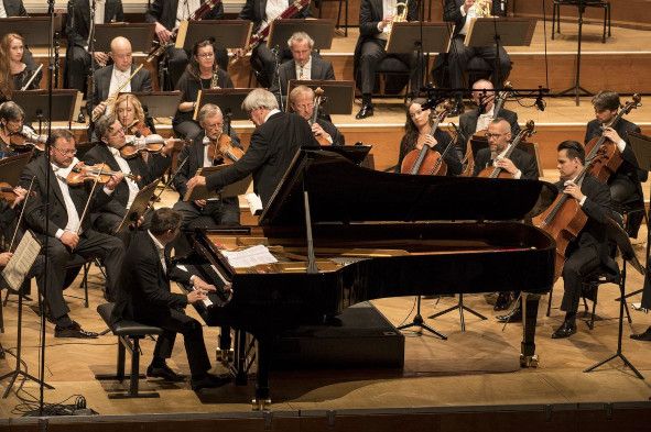 ,Kissinger Sommer 2023 / Tschechische Philharmonie mit Petr Altrichter, Dirigat, Bertrand Chamayou, Klavier © Petr Kadlec=